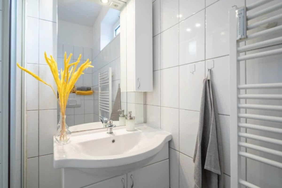 Beautiful 2 Bedroom Apartment Incl Parking Hamburg Luaran gambar